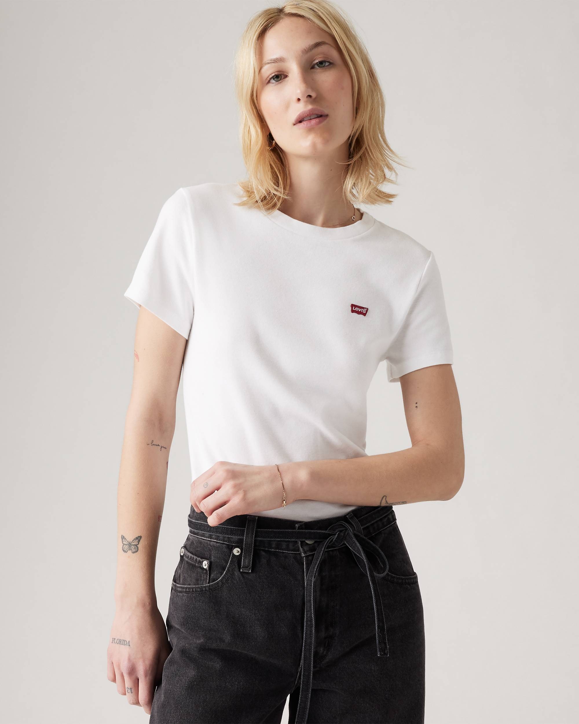 Levis essential hm tee white Levis essential hm tee white